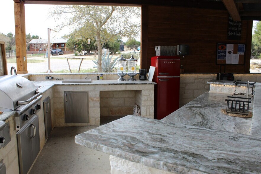 Building Photo - 299 Willow Springs Dr