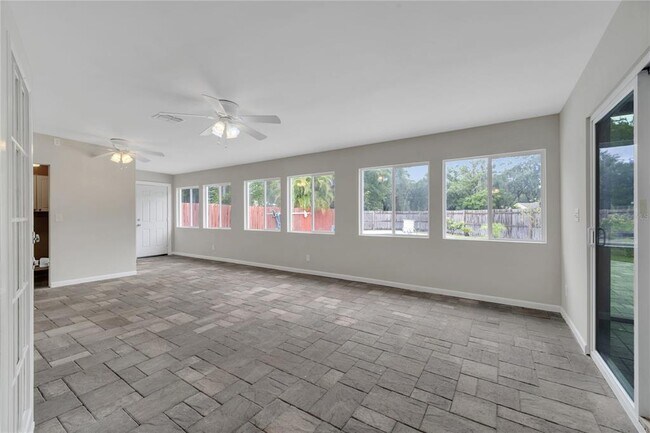 Building Photo - 1395 Meadowbrook St