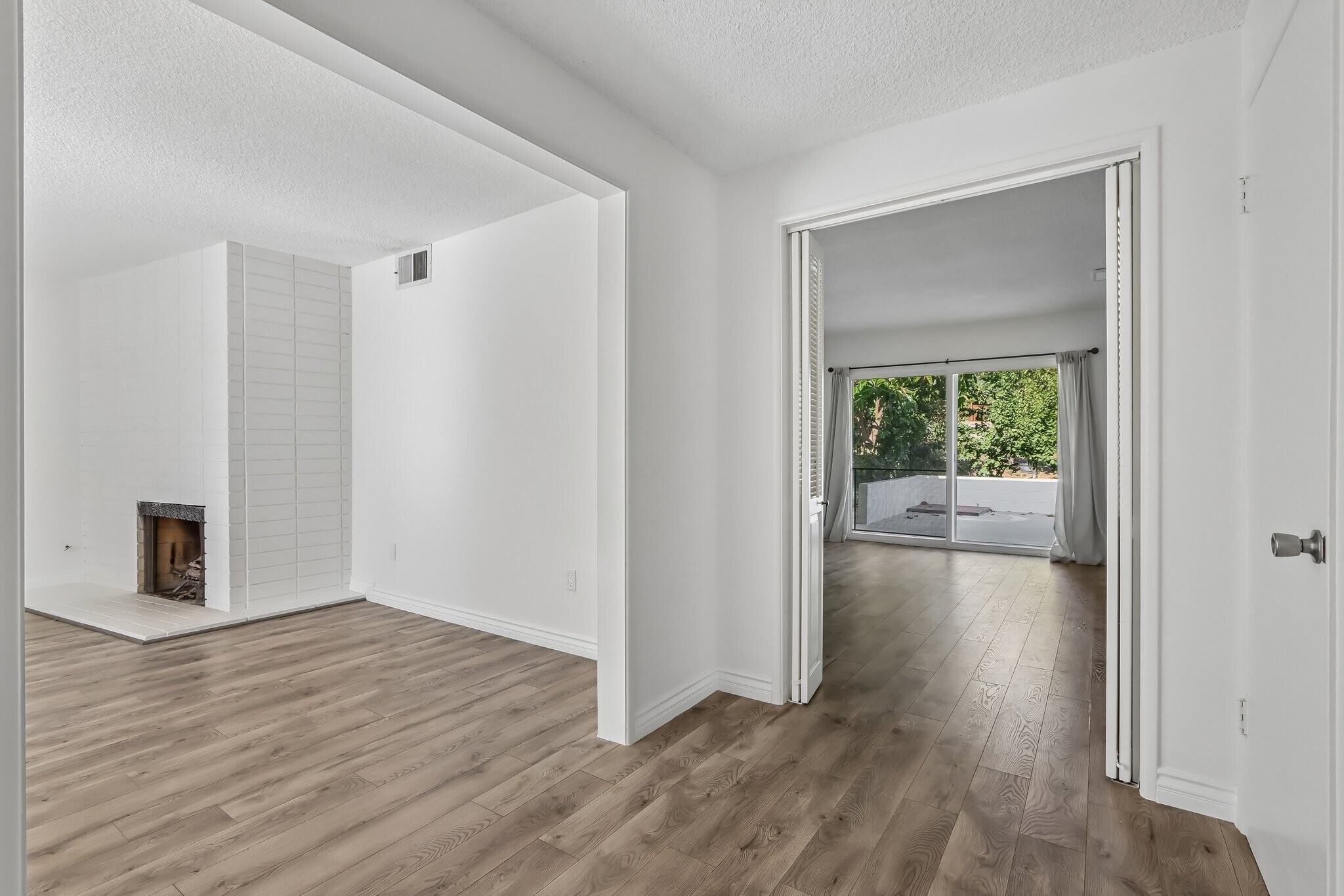Building Photo - 1184 Lyndhurst Dr