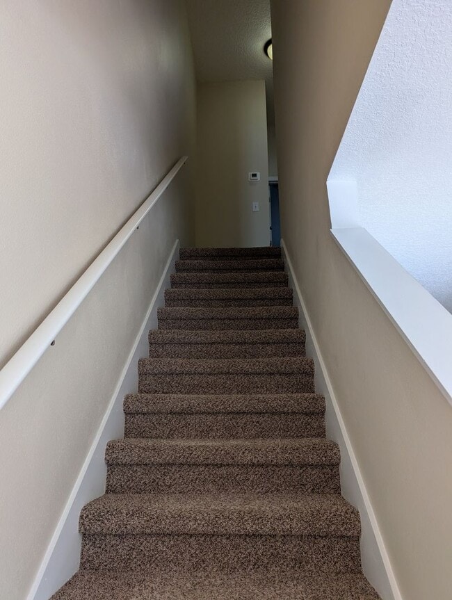 Building Photo - Spacious 2 Bed, 2.5 Bath Townhome in Gated...