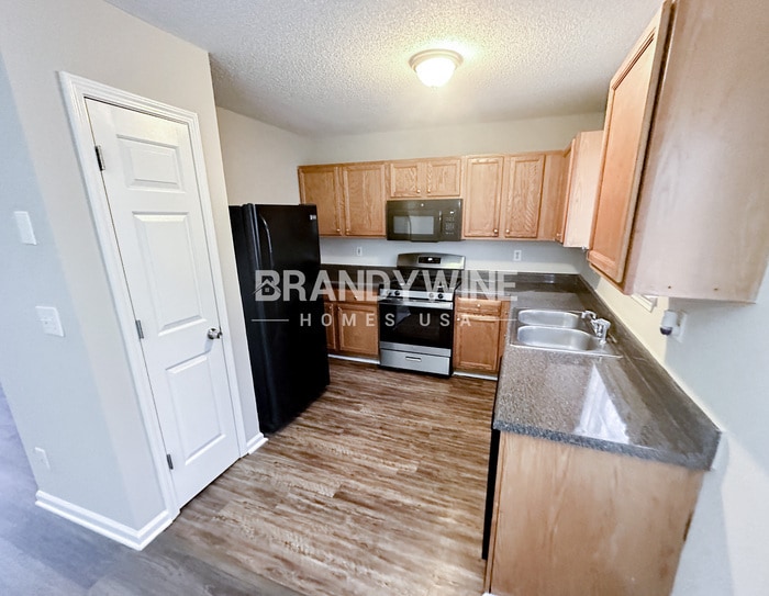 Building Photo - 4599 White Rd