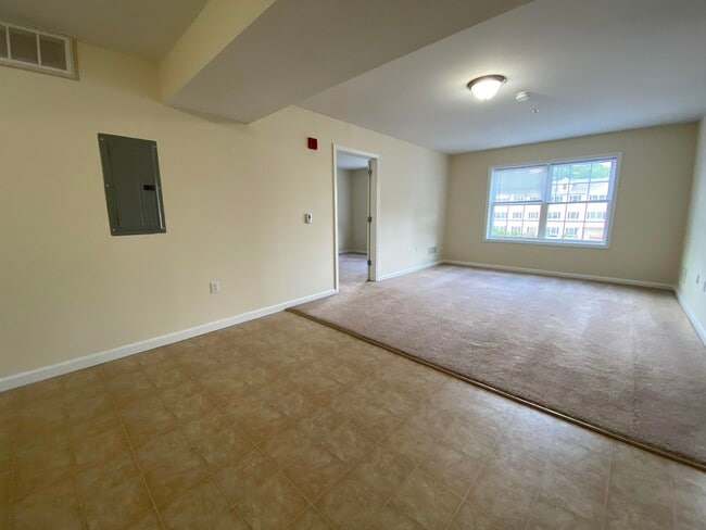 Building Photo - 10 Sentinel Court