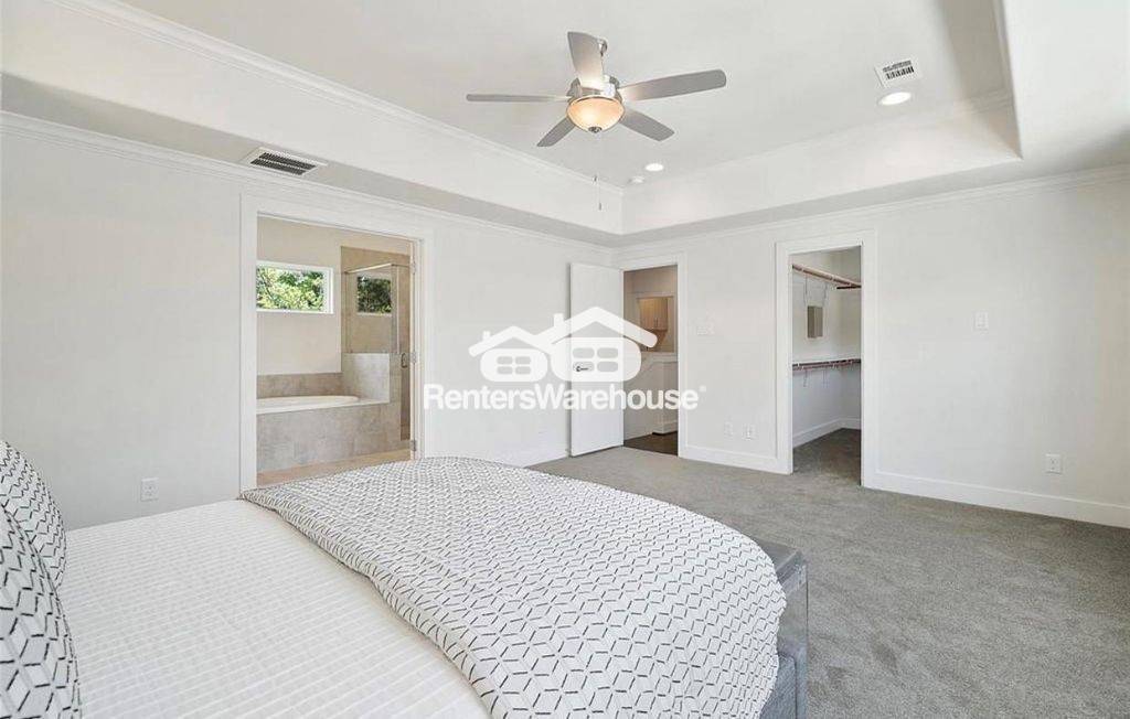 Building Photo - 1333 W 22nd St