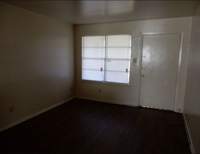 Building Photo - CHEROKEE PARK AREA-3 bedroom 1 Bedroom