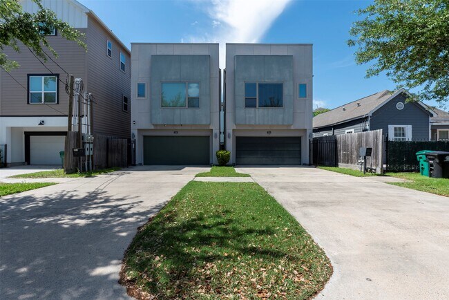 Building Photo - 3514 Bastrop St