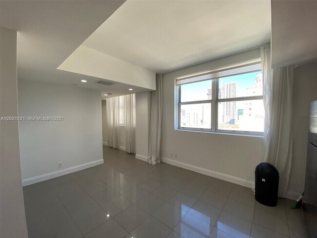 Building Photo - 111 E Flagler St