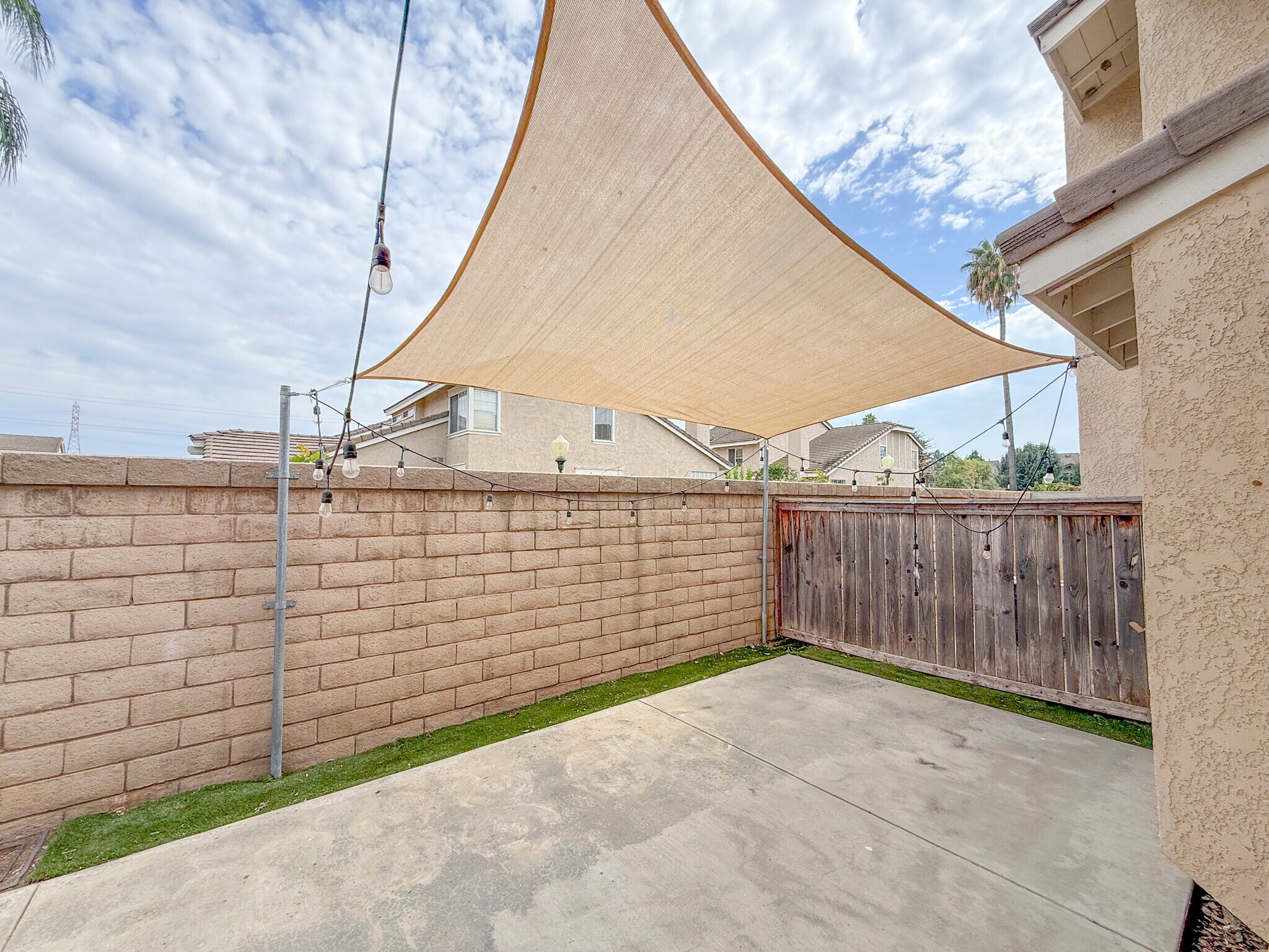 Private back patio - 3598 Meadowlark St