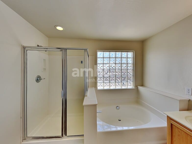 Building Photo - 3822 W South Butte Rd