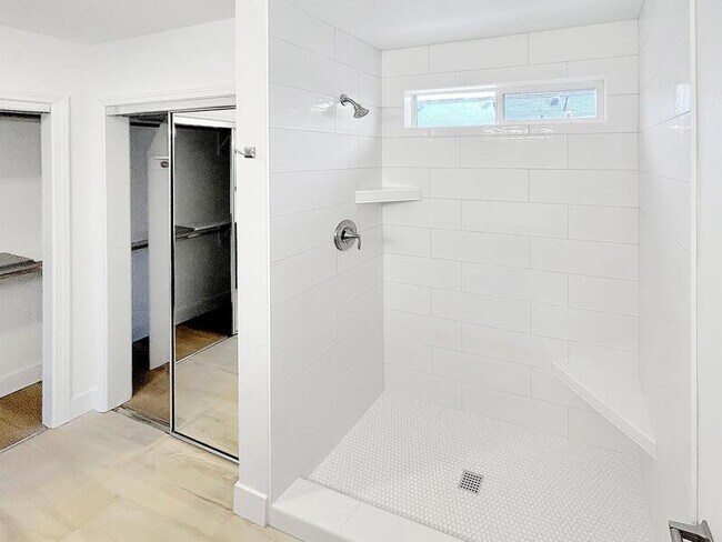 Building Photo - 5317 N Candlestick Ave