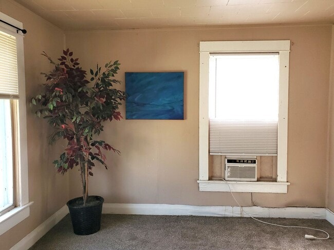 Building Photo - 1/2 off sec dep and first full month's ren...