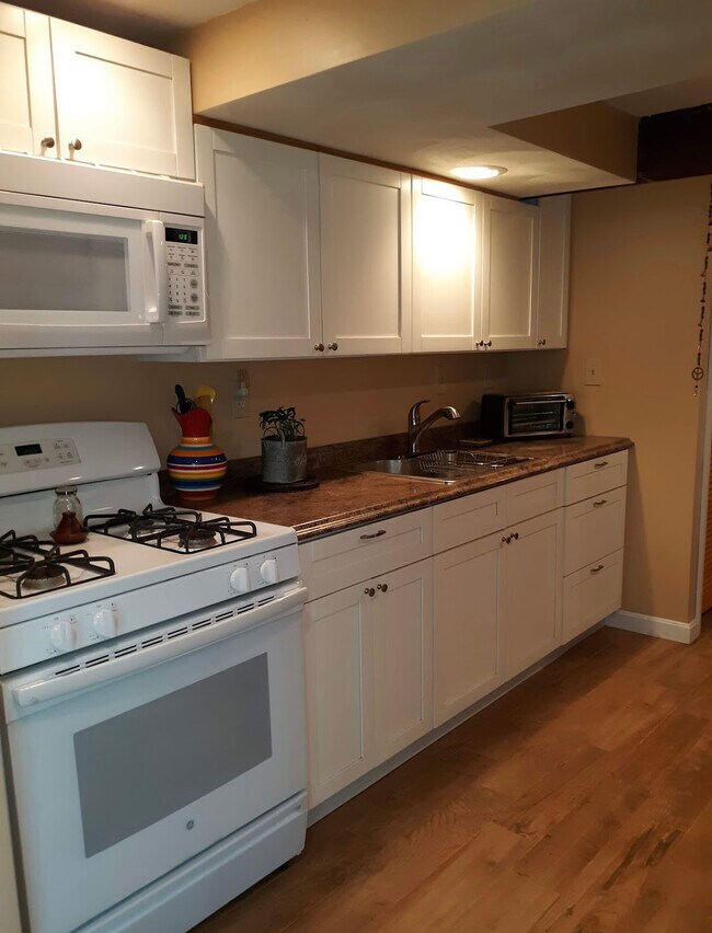 175 Old Voluntown Rd 175 Old Voluntown Rd Exeter RI 02822 Apartment