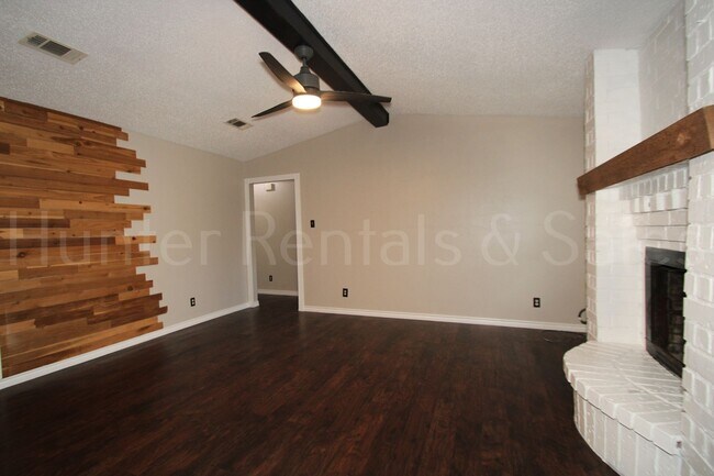 Building Photo - Stylish Killeen Retreat on Mountain View Drive