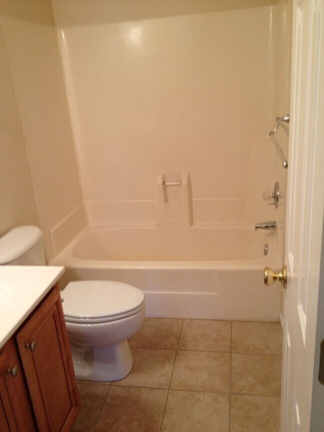 Building Photo - Haymont Area -2 Bedroom Town home for rent! Available 5/1/2026