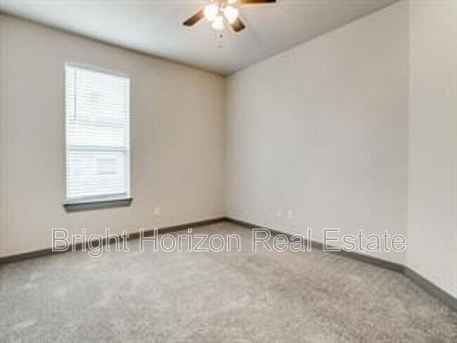 Building Photo - 10612 Tube Dr