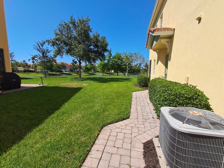 Building Photo - 16228 Via Solera Cir