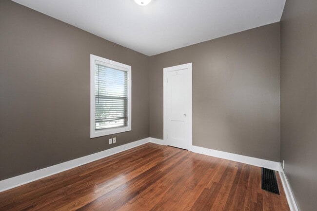 Building Photo - 455 Cedar St NE