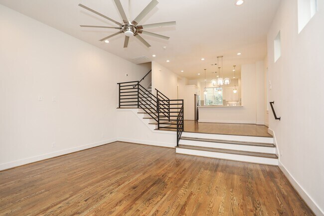 Building Photo - 1537 W 24th St