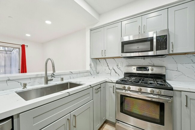 Building Photo - 7011 Rodling Dr