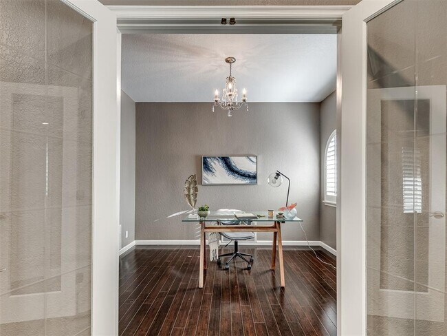 Building Photo - 6162 N Brookline Ave