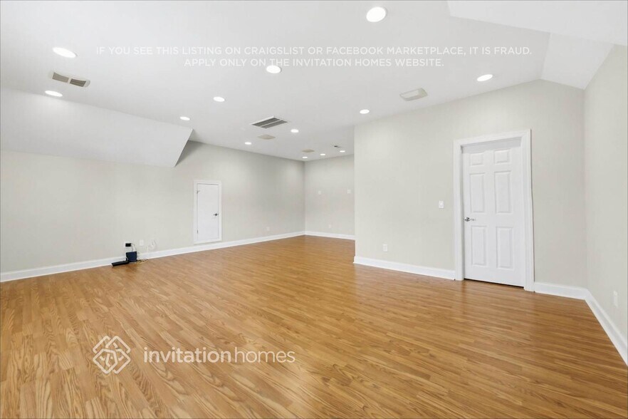 Building Photo - 8627 Ridgeline Ln