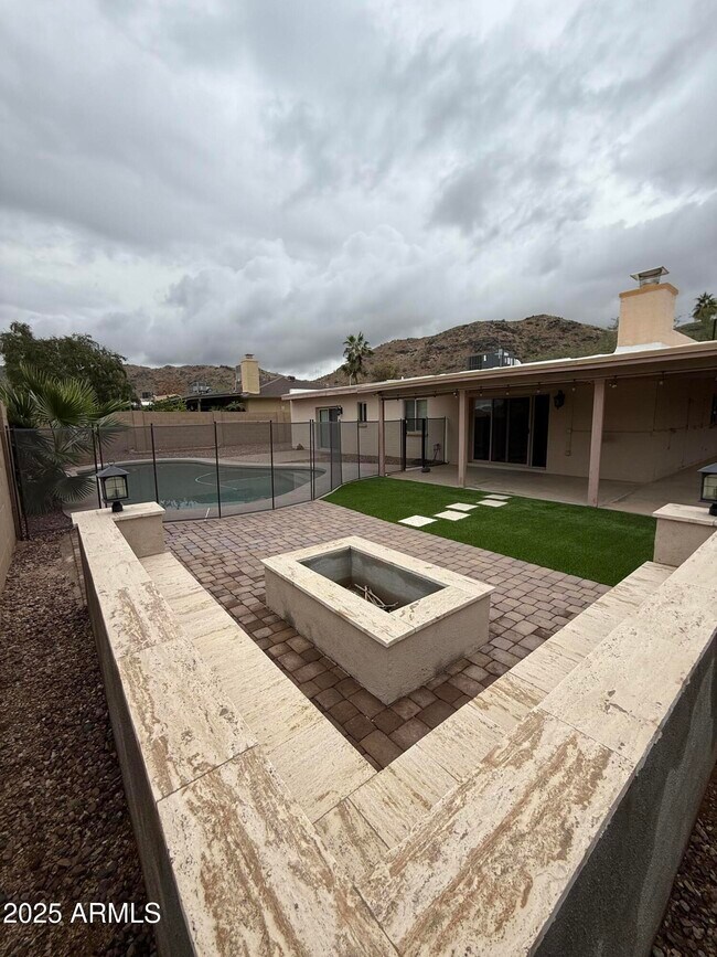 Building Photo - 4353 E Pearce Rd