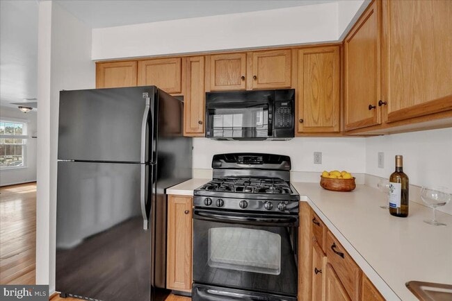 Building Photo - 5606 Riverfront Dr
