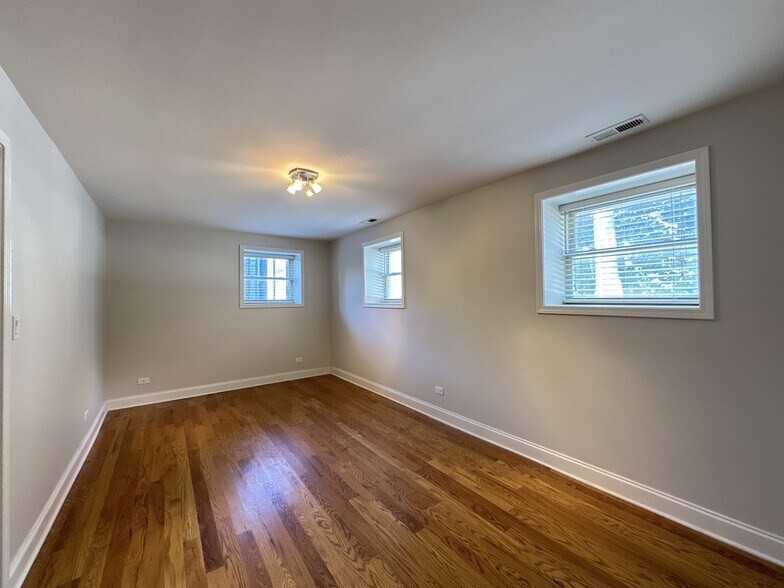 Building Photo - 1116 E 46th St