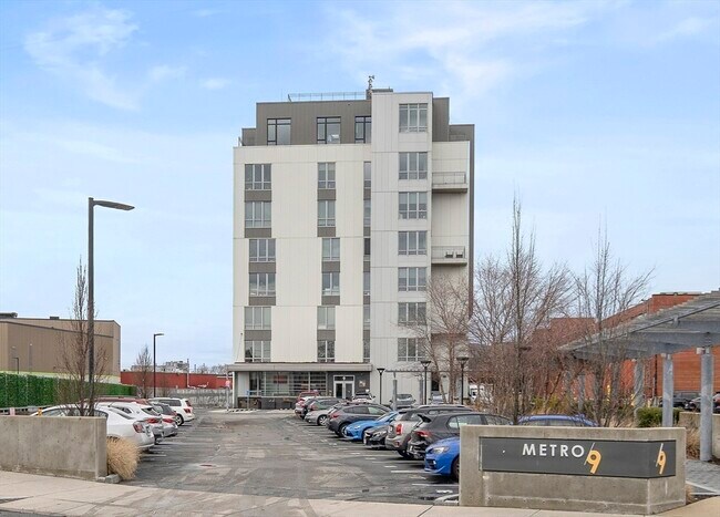 Building Photo - 9 Medford St
