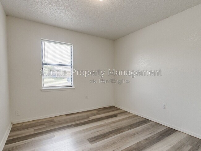 Building Photo - 14222 NE 4th St