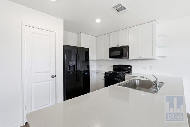 Building Photo - 2213 Cyclone Dr