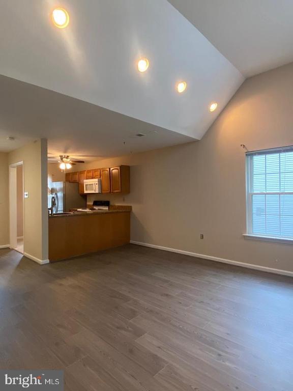 Building Photo - 345 Cashel Ct