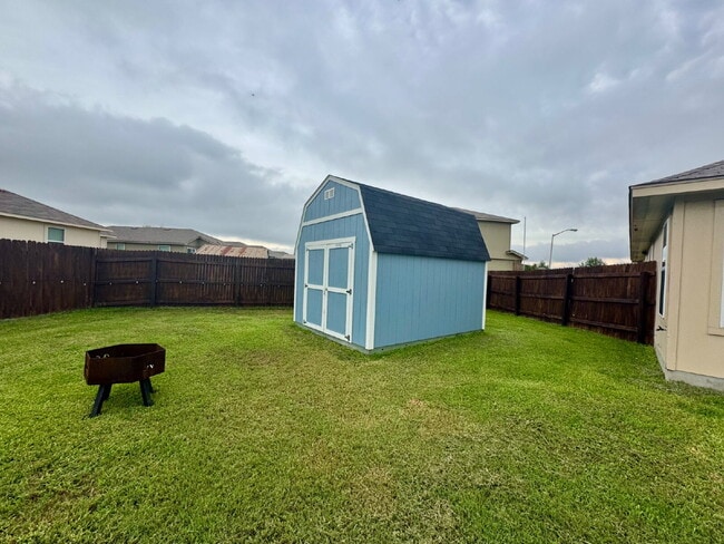 Building Photo - 3-bed 2-bath 2-car garage with screened in porch & backyard shed in Riverside Grove cul-de-sac.
