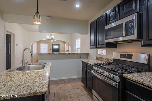 Building Photo - 3611 Yandell Dr
