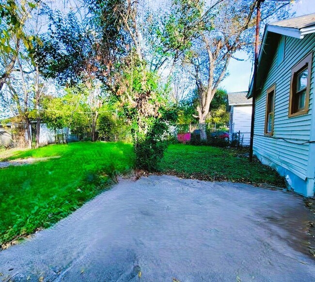 Building Photo - Charming 3-Bedroom Home in the Heart of San Antonio