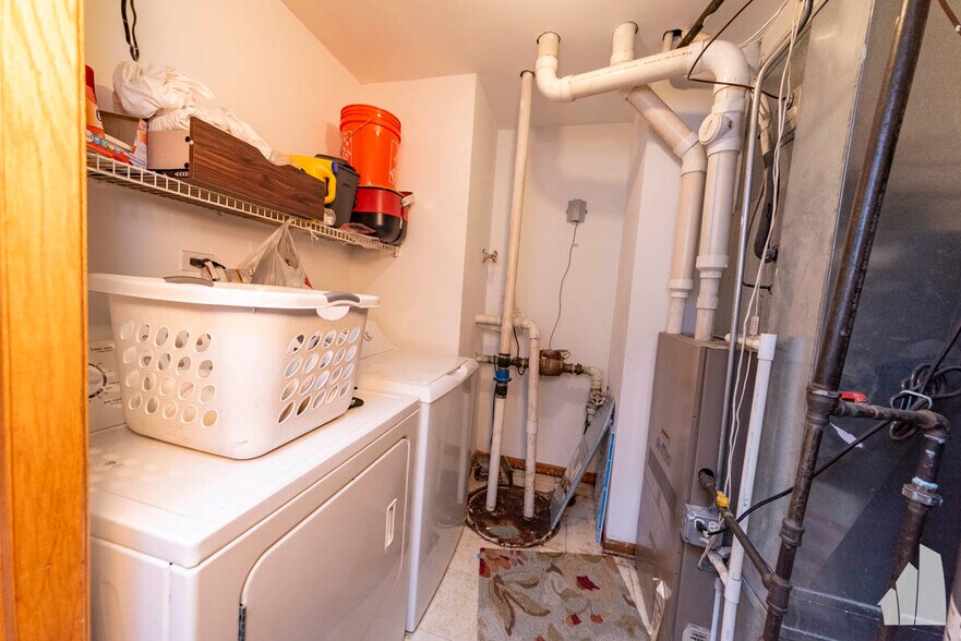 Building Photo - 1403 N Artesian Ave