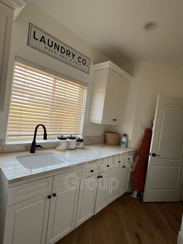 Building Photo - 5125 W Vine Ct