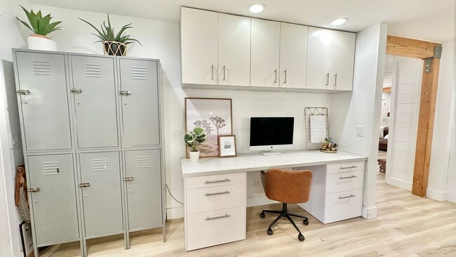 Building Photo - Beautifully Remodeled and Charming Country...