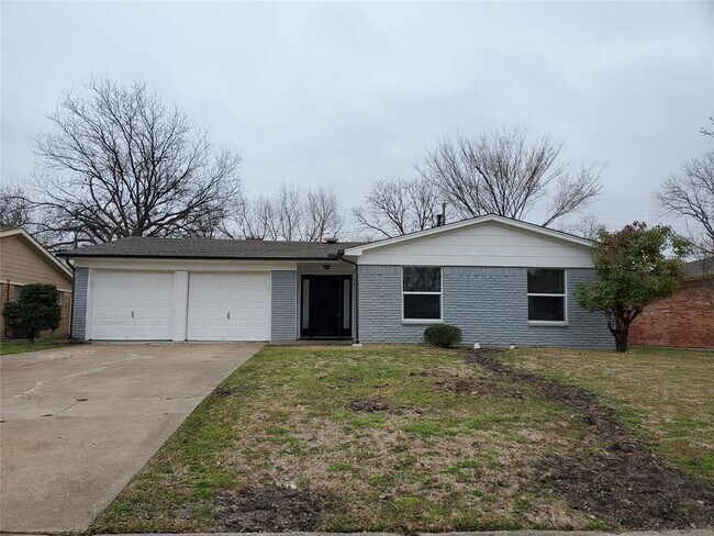 Primary Photo - 2820 Fairbrook St
