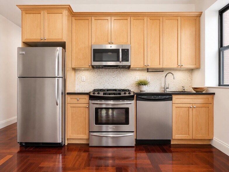 Building Photo - 607 W 137th St