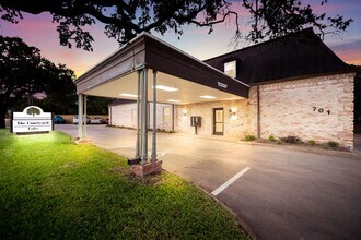 Building Photo - The Courtyard Lofts ~ Two Bedroom Apartment