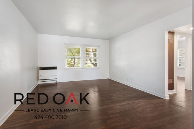 Building Photo - Fabulous One Bedroom with Vintage Appeal, ...