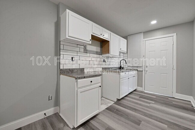 Building Photo - 26 Whitethorne Ave