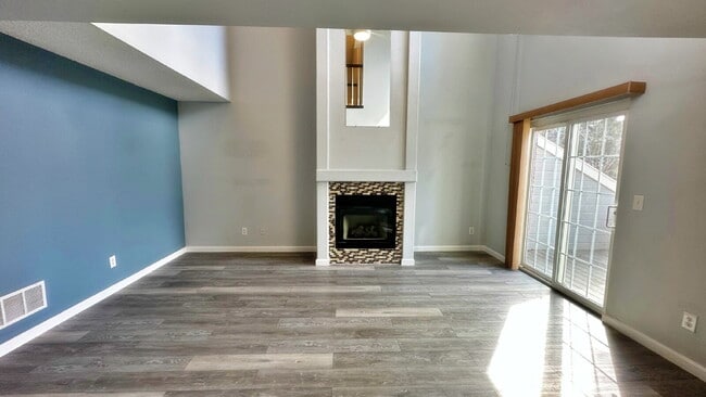 Building Photo - Quiet End Unit 3 Bed 2 Bath Townhome in Cherry Creek Schools Close to Cherry Creek Reservoir!! 2 ...
