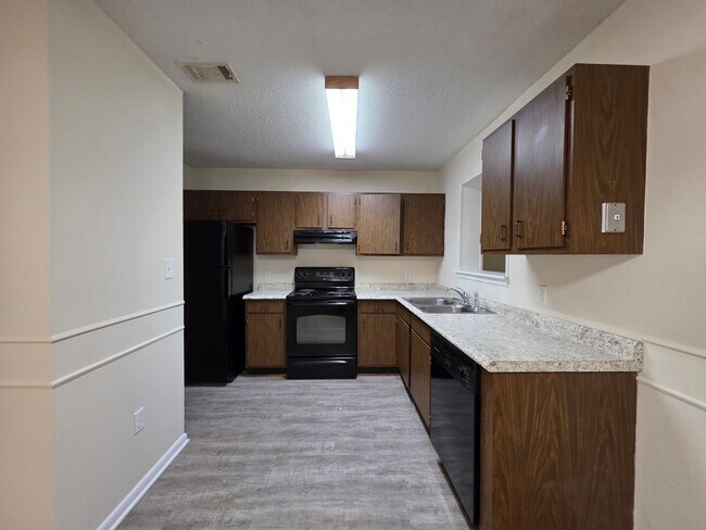 Building Photo - Nicely updated 3BR/1.5BA with fenced in ba...