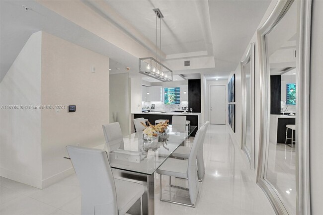 Building Photo - 3040 N Ocean Blvd