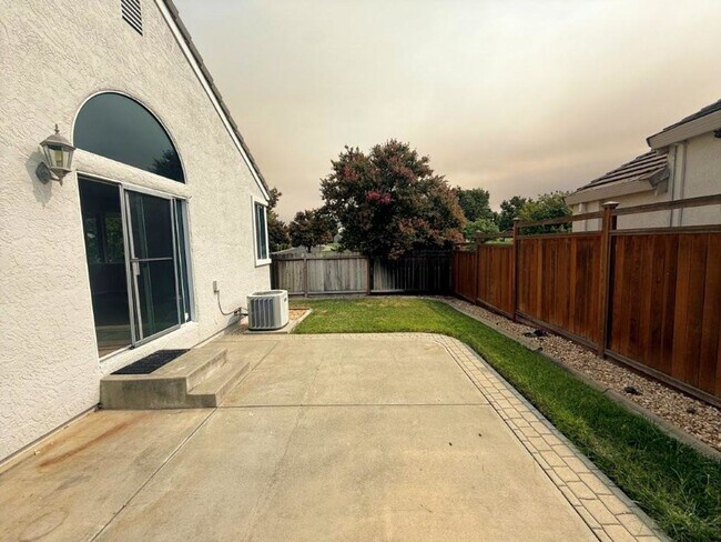 Building Photo - 900 Bluewater Dr