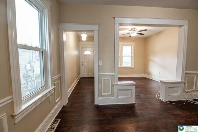 Building Photo - 1057 Jackson St
