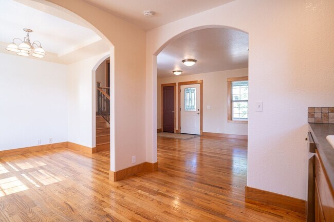 Building Photo - 3-bedroom 2-bath House SW Albany $2,395