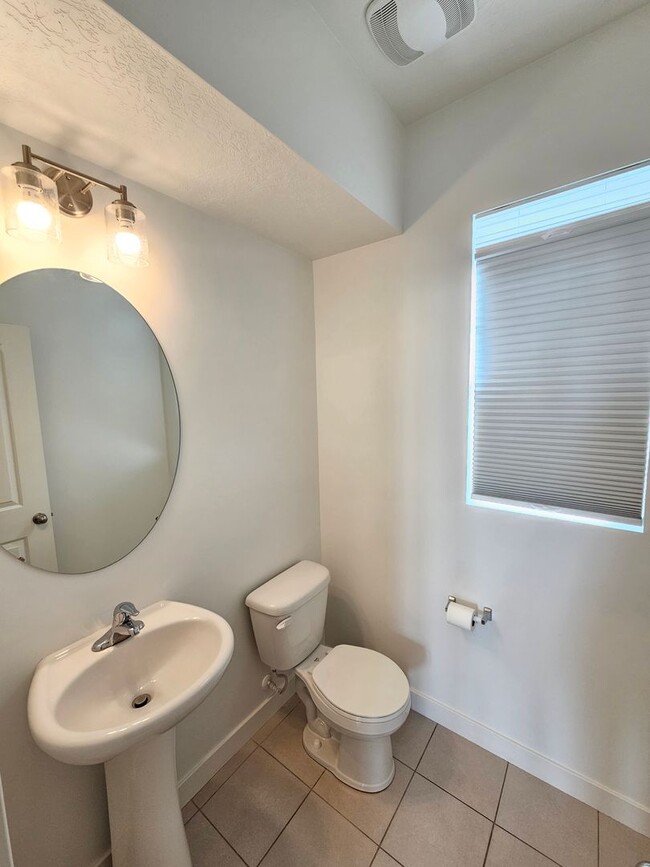 Building Photo - Amazing 4 Bed, 3.5 Daybreak Home with Office