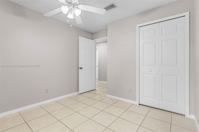 Building Photo - 2412 Millie Ave S